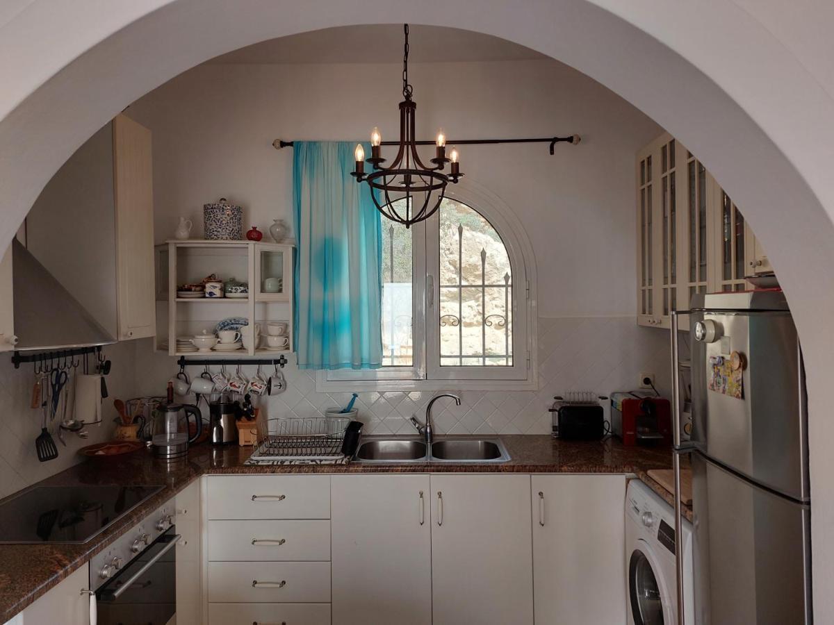 Tranquil Villa With Sea View In Ammopi Karpathos Amoopi Exteriör bild