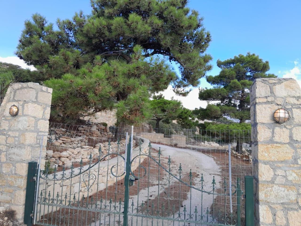 Tranquil Villa With Sea View In Ammopi Karpathos Amoopi Exteriör bild